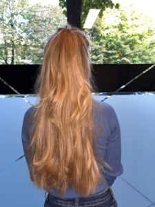 Lunghi capelli biondi, C'est Moi Sesto San Giovanni.